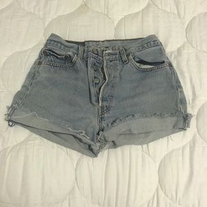 Levi’s 501 light wash cutoff shorts